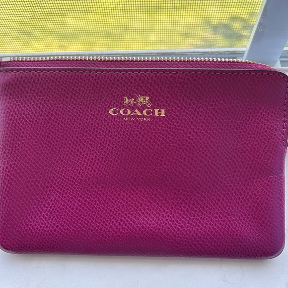 Coach leather wristlet- Magenta - Picture 4 of 6